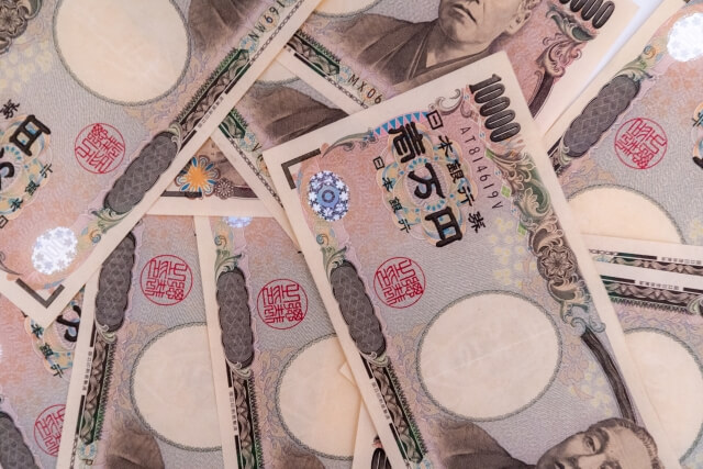 ばらまかれた1万円札