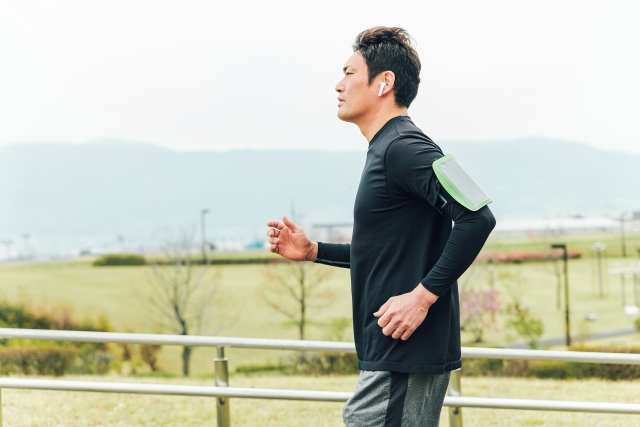 運動をする40代独身男性