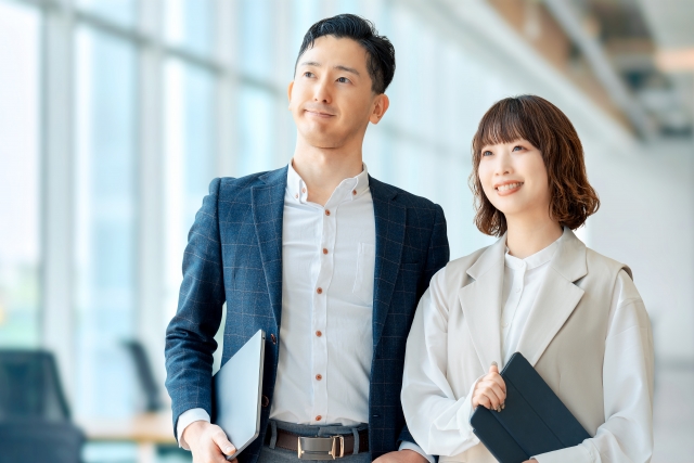 男女2人のビジネスチームワークイメージ